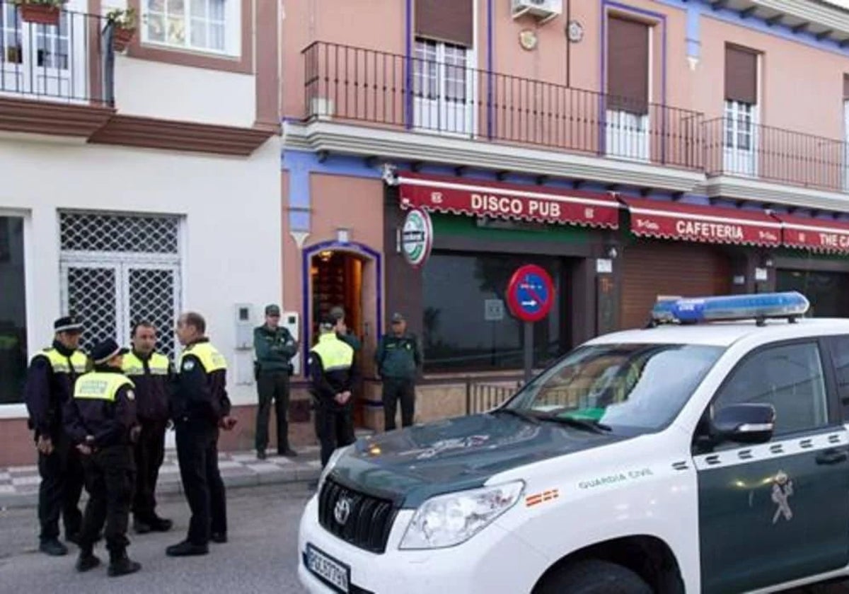 Agentes de la Guardia Civil de Almonte en una imagen de archivo