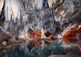 Una ruta por las espectaculares cavernas de la sierra de Huelva, con paisajes de cuentos de hada