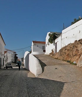 Imagen secundaria 2 - La plaza principal de Rosal de la Frontera y algunas de sus calles