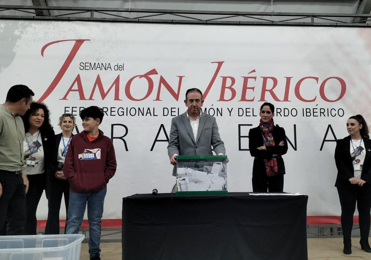 Sorteo con una mano inocente de 'Su peso en Jamón'
