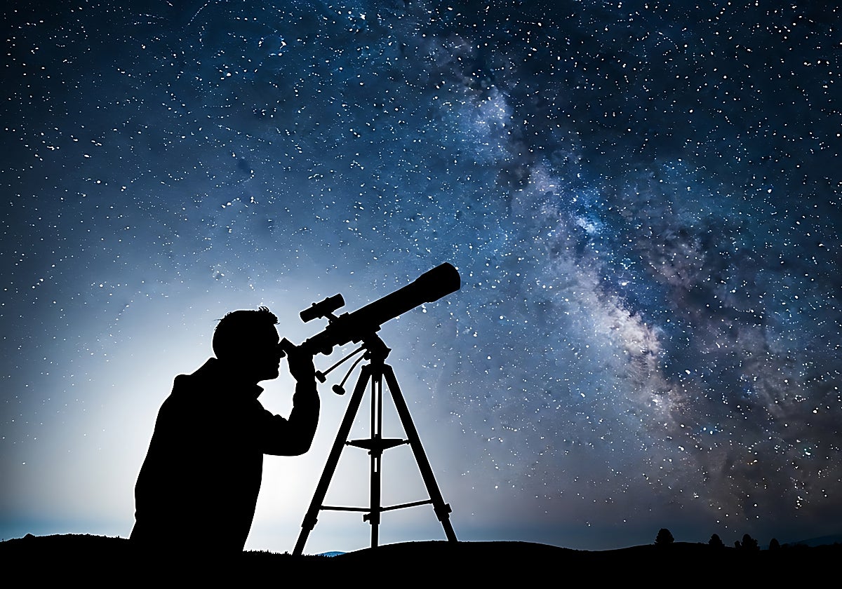 Una persona viendo las estrellas