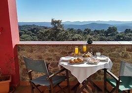 El increíble hotel de Huelva que se encuentra perdido en la sierra y es sólo para adultos: «Estupendo para el que quiera despejarse de todo»