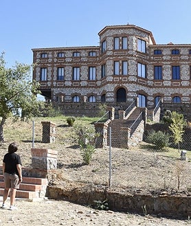 Imagen secundaria 2 - Cumbres Mayores, Finca Montefrío y la sede de la DOP Jabugo
