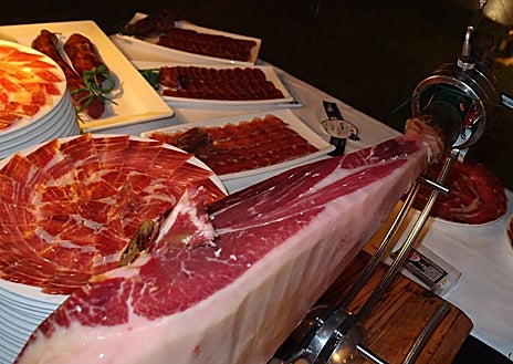 Imagen secundaria 1 - Secadero de Jamones Eíriz y la calle Barco de Jabugo