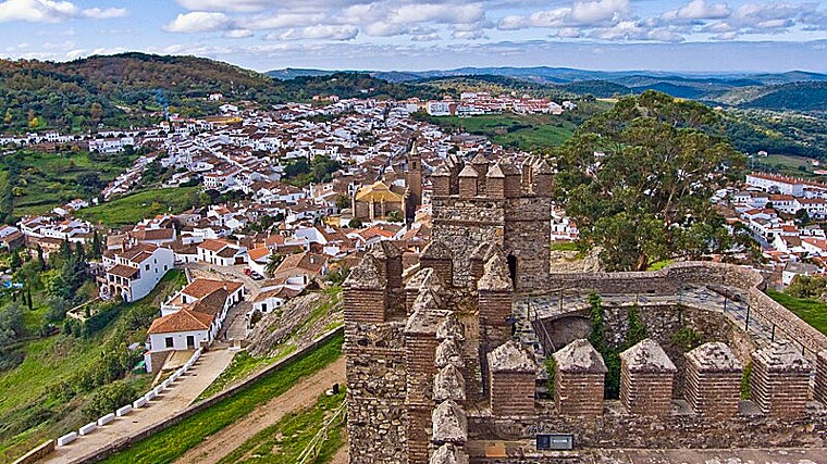Cinco pueblos de la Sierra de Huelva para visitar este otoño: rodeados de naturaleza y con un patrimonio histórico único