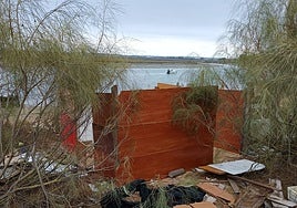 Antonio M. Sánchez, biólogo: «Desde la ría de Isla Cristina hasta el Guadiana todo es basura y el olor a suciedad da asco»