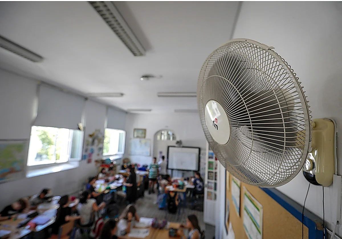 Imagen de archivo de un ventilador en un aula
