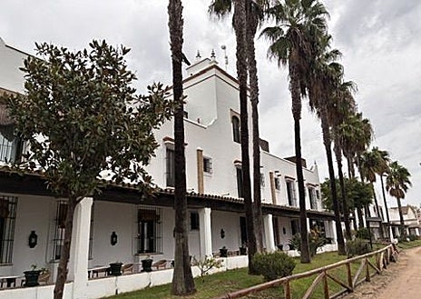 Imagen secundaria 1 - Elena Pérez Coronel, directora de La Malvasía: «El premio a mejor hotel rural de lujo de España nos sirve para reforzar la idea de que estamos trabajando en el buen camino»