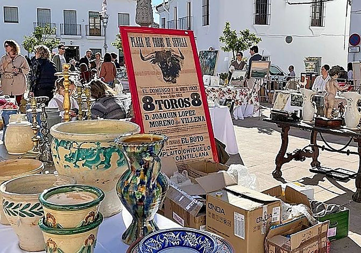 La Feria de Antigüedades y Decoración de Higuera de la Sierra cumplirá este domingo su tercera edición