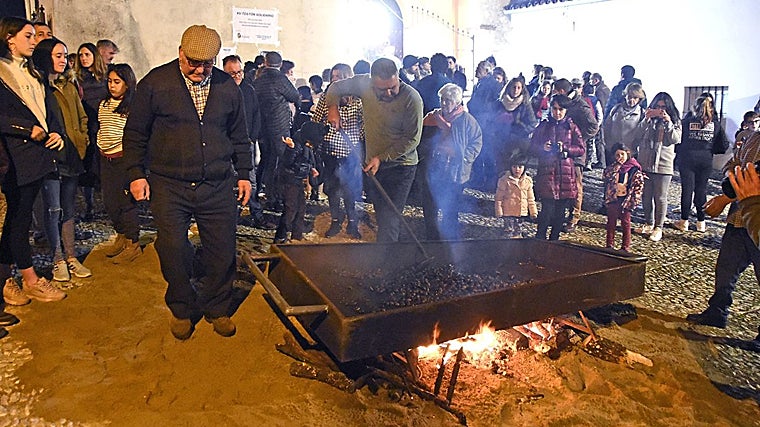 Tostón de castañas en Santo Domingo en Aracena