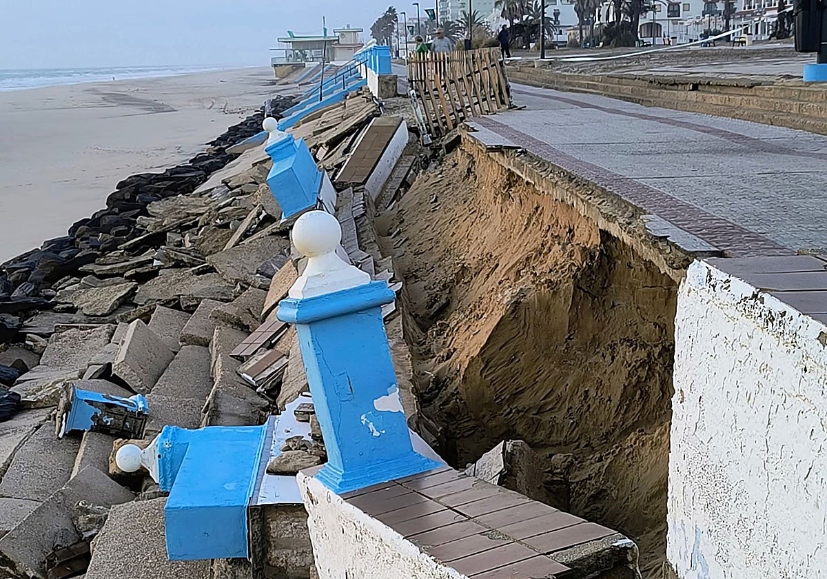Paseo marítimo de Matalascañas, muy dañado