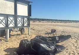 Desmontaje del Playa del Este, del que apenas queda la estructura en pie