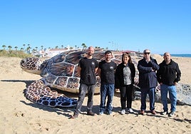 Aparece una misteriosa tortuga gigante en la playa de Islantilla