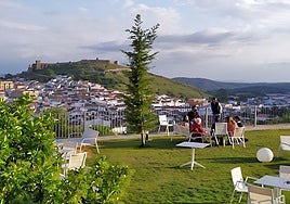 Jardines de un establecimiento hotelero en Aracena