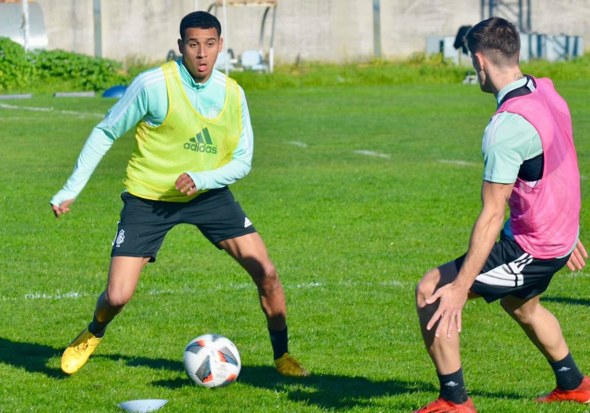 Simo en un entrenamiento de la primera plantilla albiazul