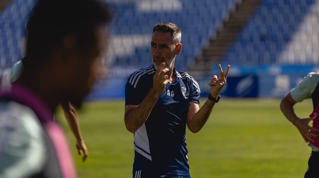 El técnico albiazul Abel Gómez en el entrenamiento de este sábado