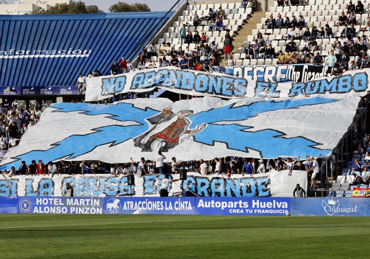 La Grada de Animación el domingo pasado durante el Recre-Gimnástica Segoviana