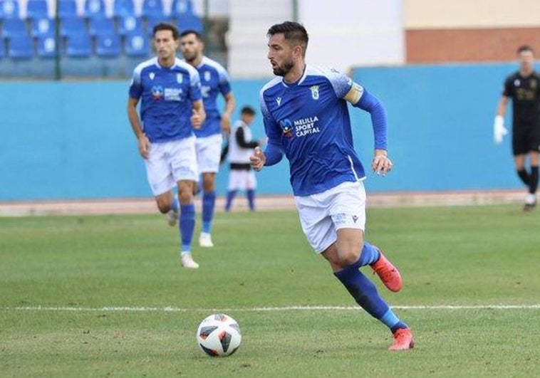 José Antonio González en un partido con el Melilla