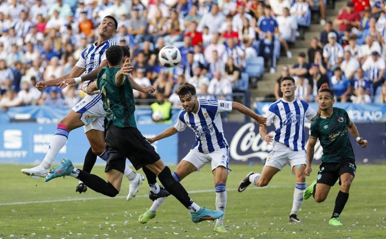 Imagen principal - Diferentes jugadas y protagonistas en varios momentos del partido