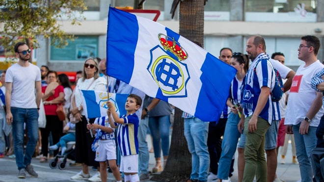 De jóvenes a mayores recibieron al Decano