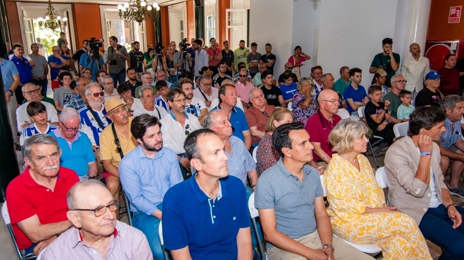 Asistentes al acto de esta mañana en la Casa Colón