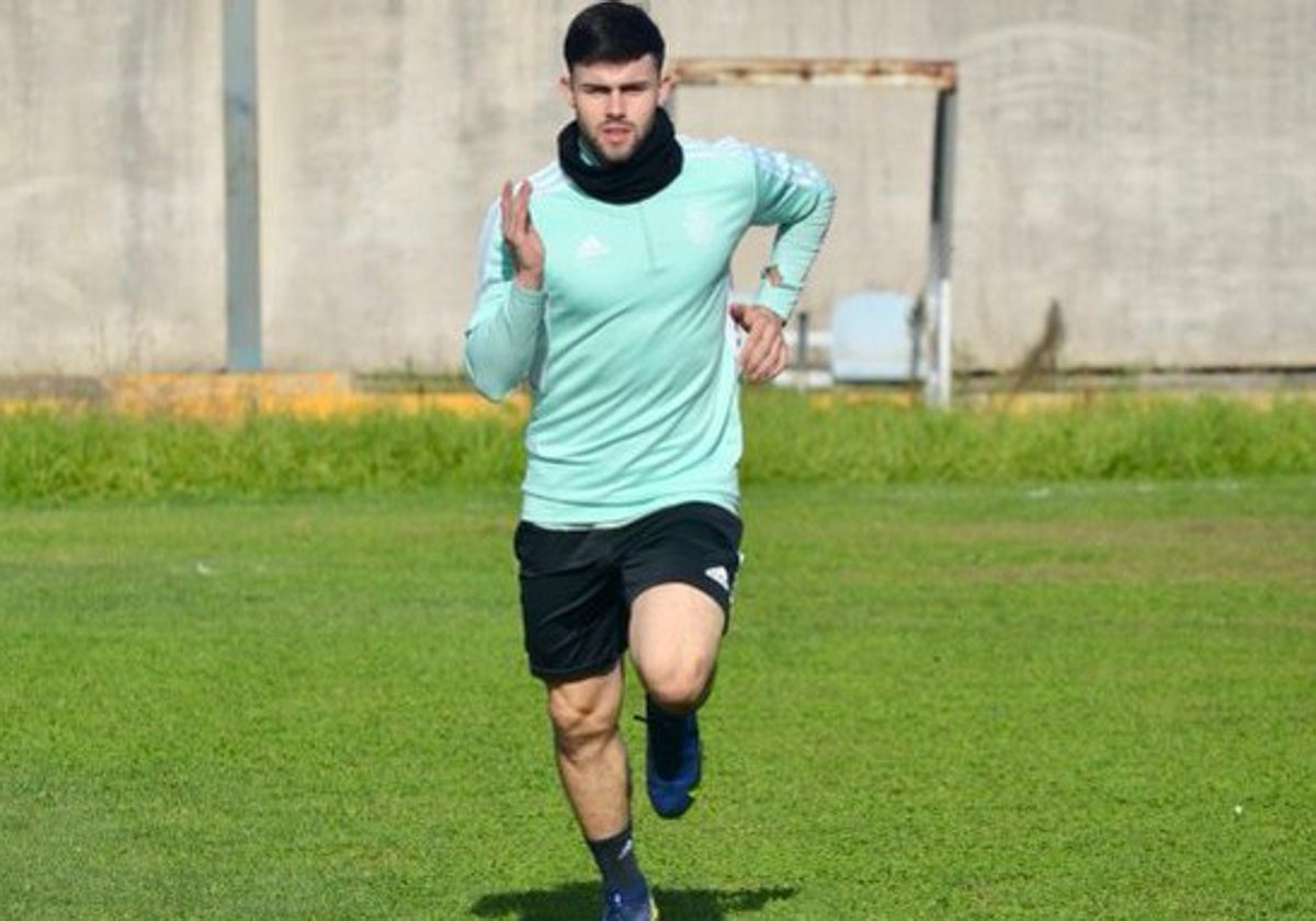 Miguel Cancelo en un entrenamiento en su etapa en el Recre