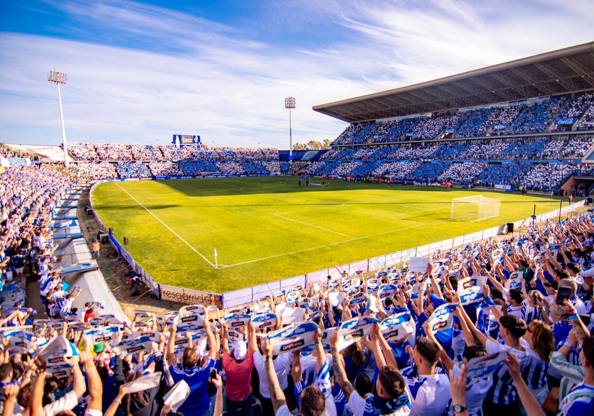 El Nuevo Colombino presentó un lleno en el partido clave del ascenso frente al Cacereño