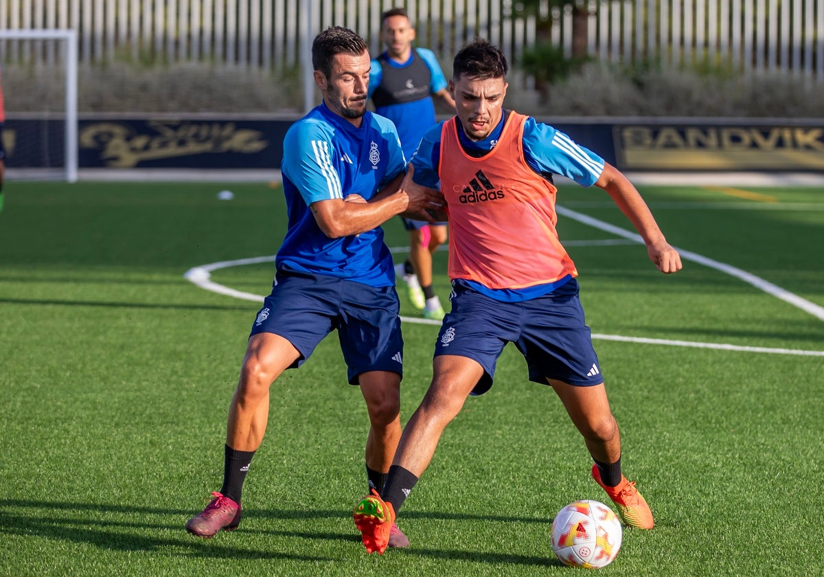 Nacho Heras en el primer entrenamiento de pretemporada del Recreativo en Lamiya