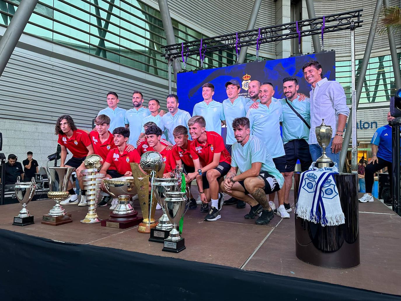 Todas las imágenes del acto de presentación de las equipaciones del Recreativo de Huelva