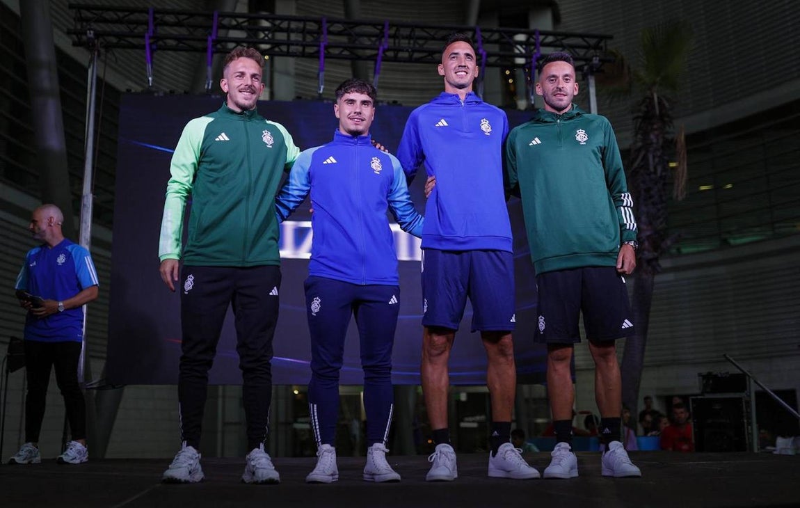 Todas las imágenes del acto de presentación de las equipaciones del Recreativo de Huelva