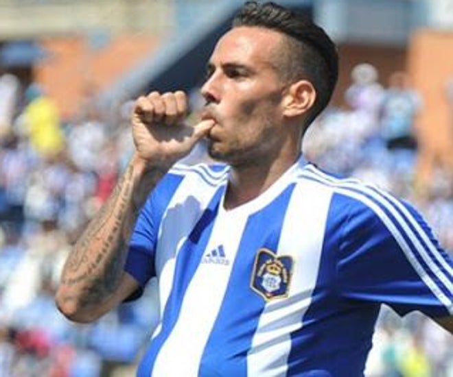 Manu Molina celebrando un gol en su etapa en el Decano