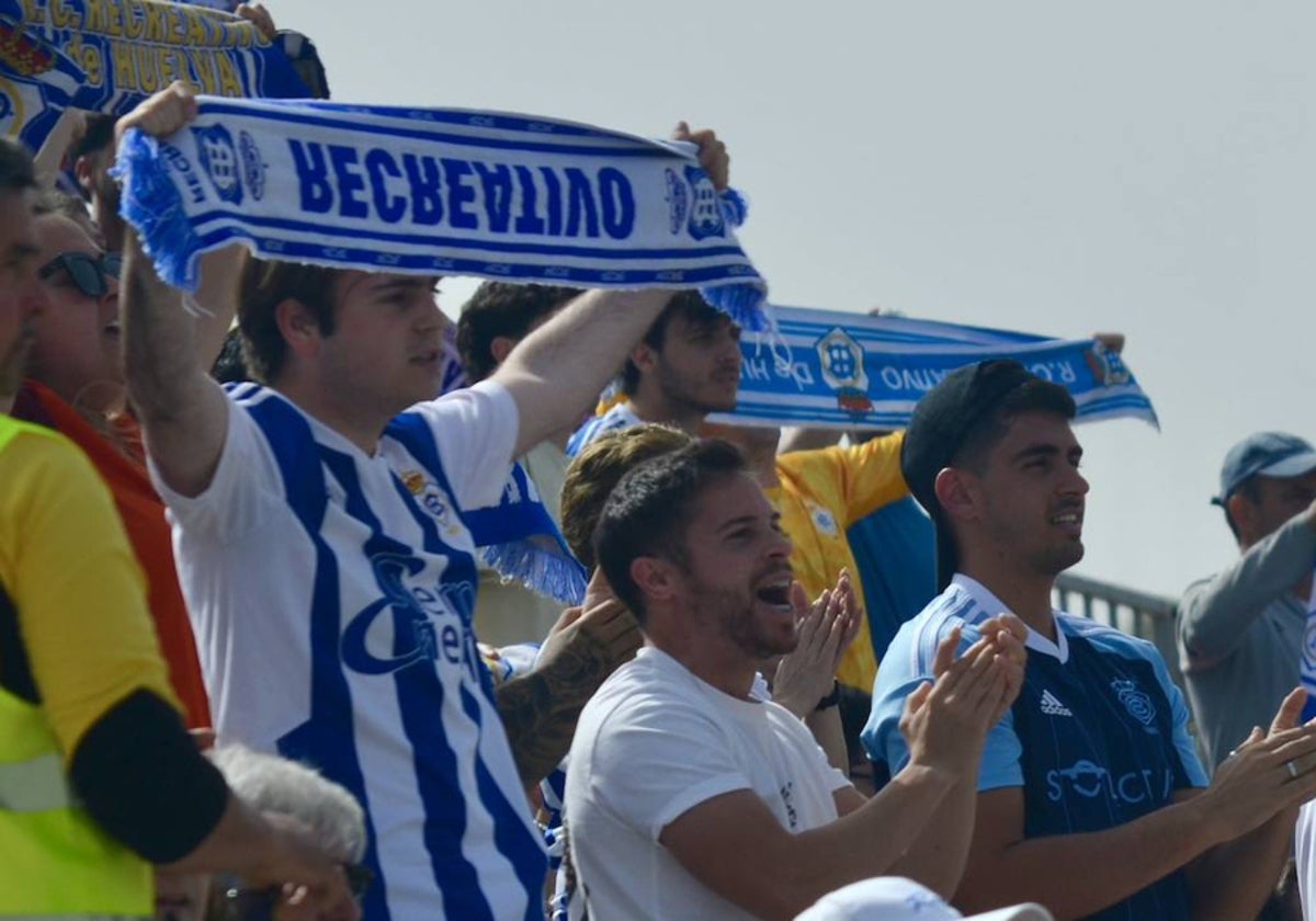 Aficionados del Recreativo de Huelva en un partido de la pasada temporada
