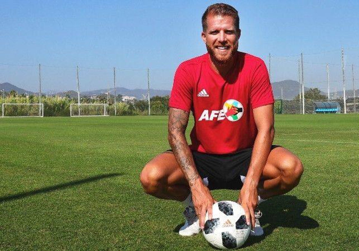 Morcillo, con la camiseta del equipo AFE