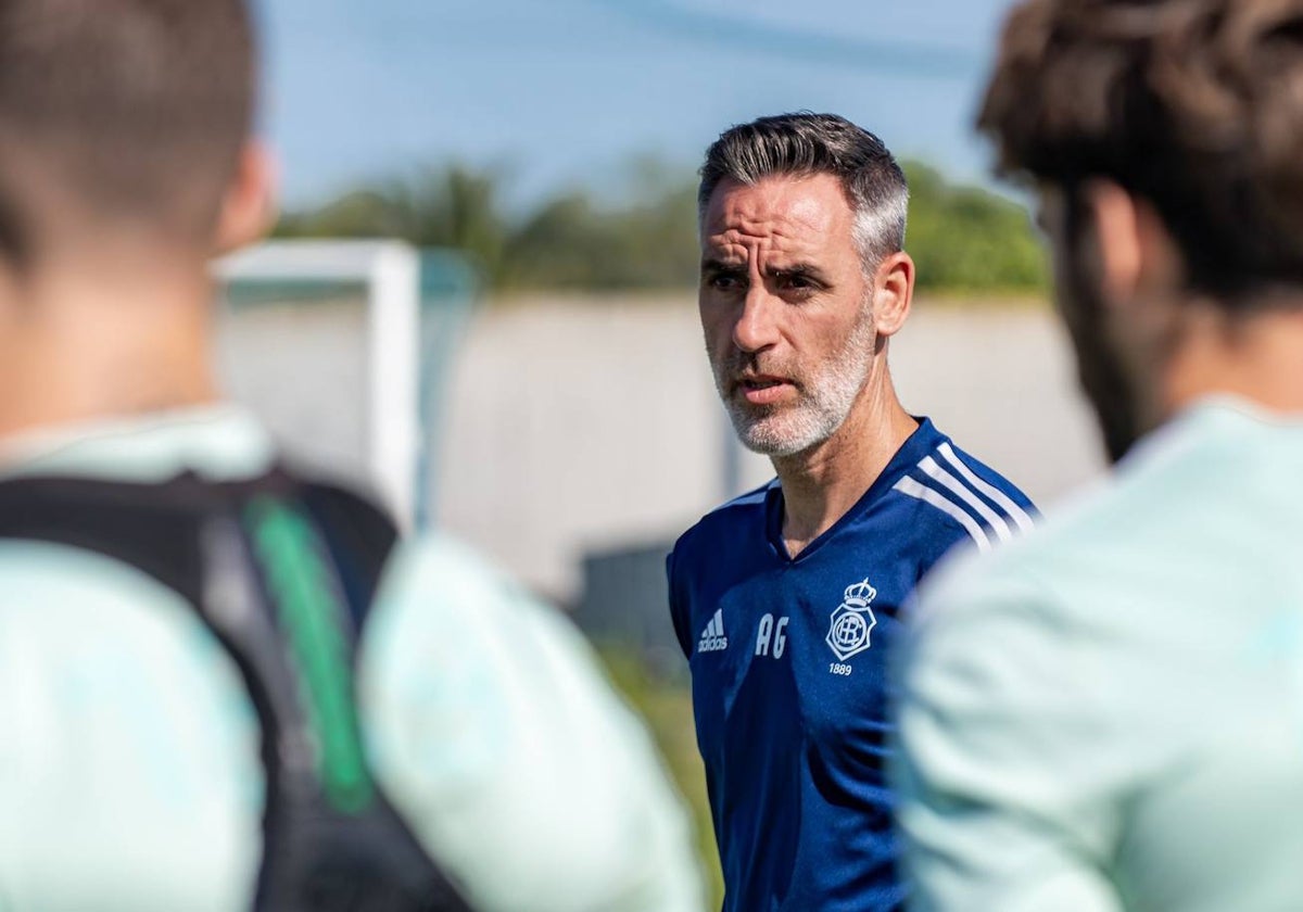 Abel Gómez espera que lleguen todavía más refuerzos a la plantilla del Recreativo de Huelva