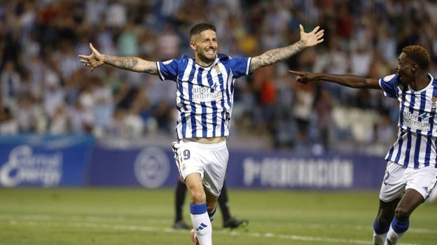 Antonio Domínguez celebra emocionado su gol con Rahim