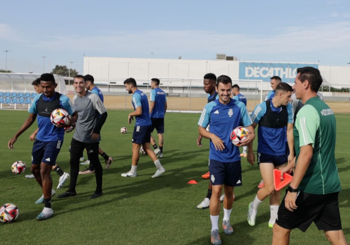 Entrenamiento de este viernes de la plantilla albiazul, que no está cerrada