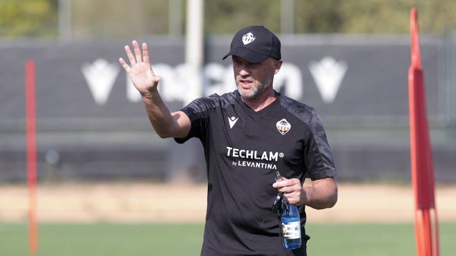 Dick Schreuder, técnico del CD Castellón, en un entrenamiento