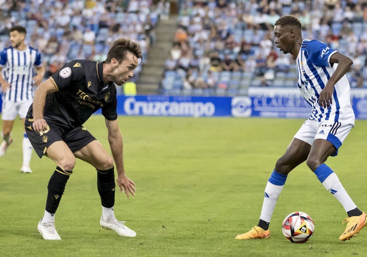 Rahim Alhassane, antes de encarar a un rival del Castellón