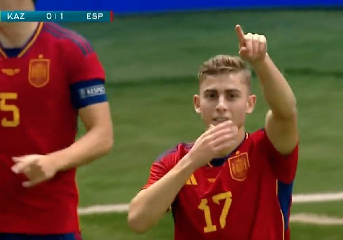 Fermín López celebra su primer gol con la Selección Española Sub21