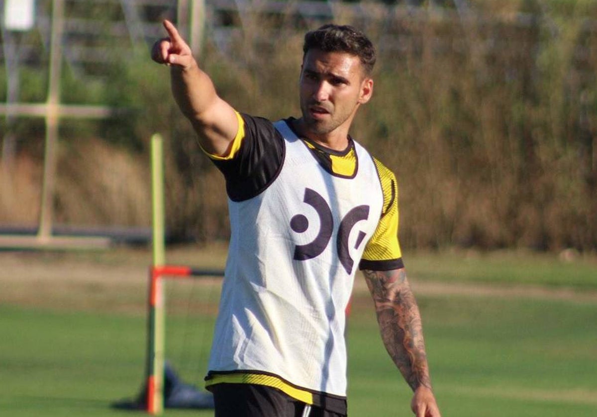 Iván Robles en un entrenamiento del San Roque de Lepe