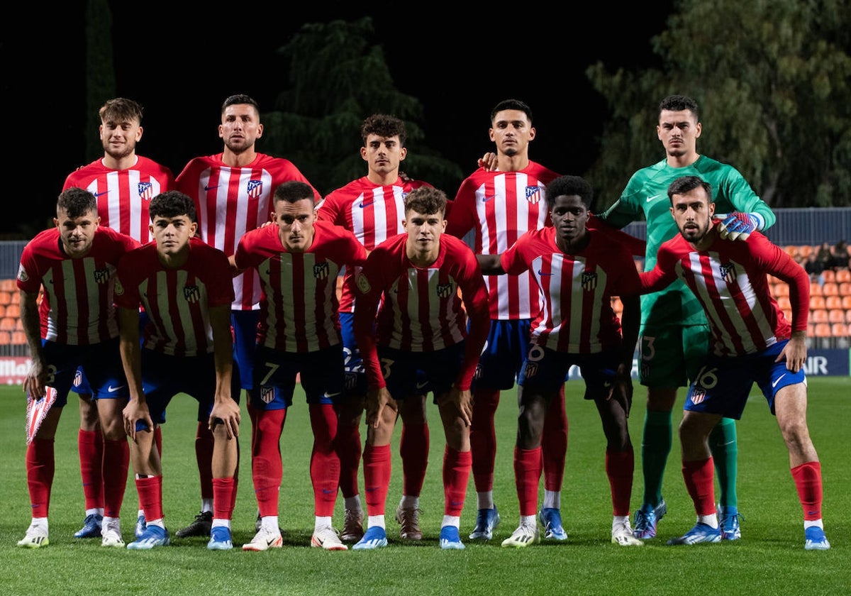 Alineación del Atlético de Madrid B antes de un partido de esta temporada