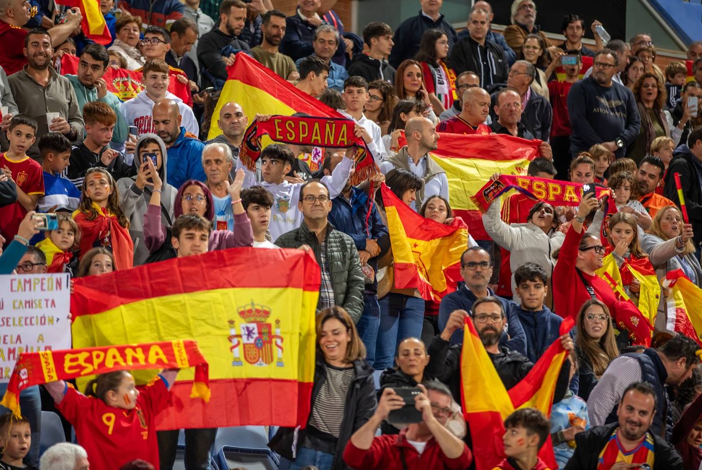 Galería de imágenes: Fermín López y su &#039;Rojita&#039; deleitaron en el Colombino