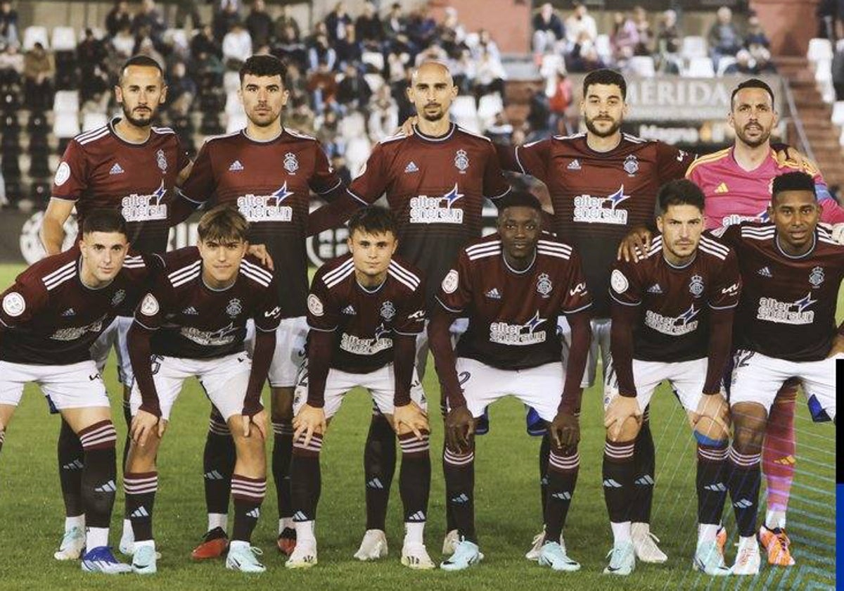 El once inicial del Recreativo en el estadio Romano José Fouto