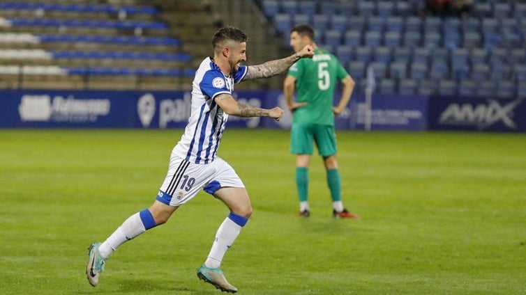 Antonio Domínguez grita que el Recreativo puede soñar con algo más que la permanencia (1-0)