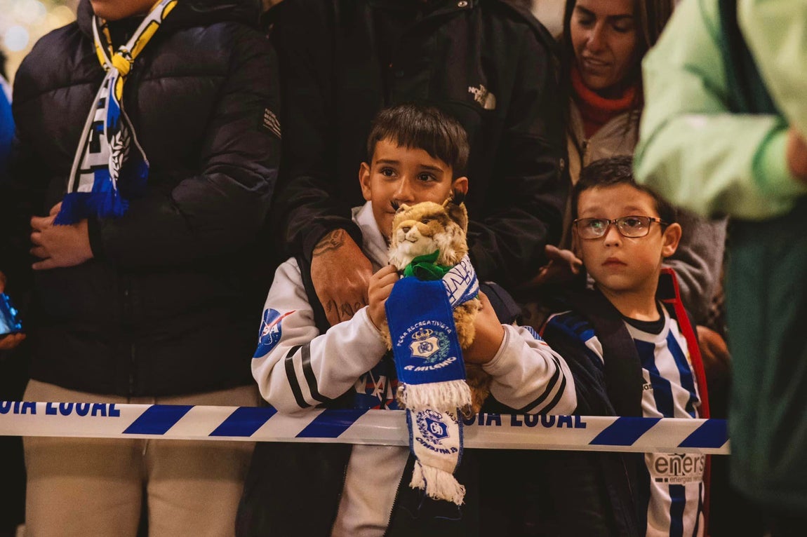 Las imágenes del entrenamiento del Recreativo a las puertas del Ayuntamiento de Huelva