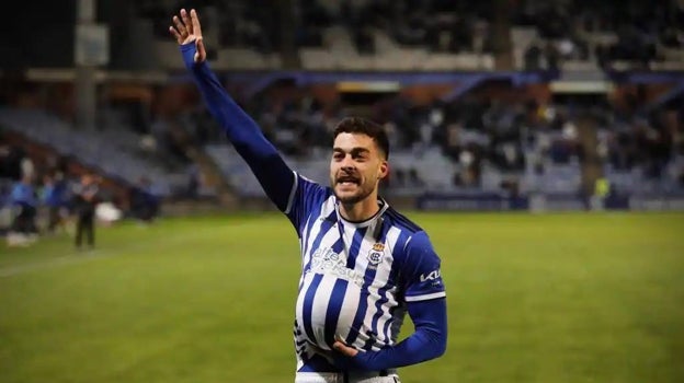 Luis Alcalde celebra el 1-0 ante el Recreativo Granada