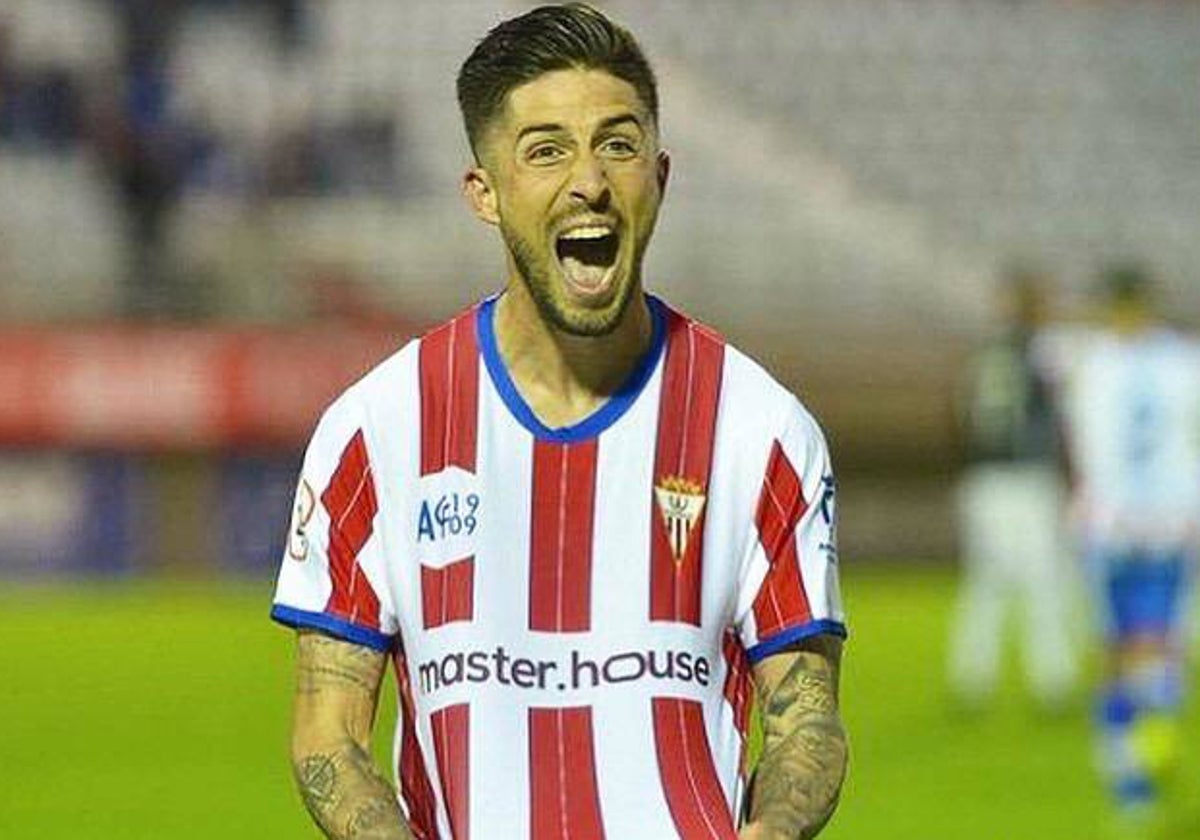 Antonio Domínguez celebrando uno de los siete goles que consiguió con el Algeciras