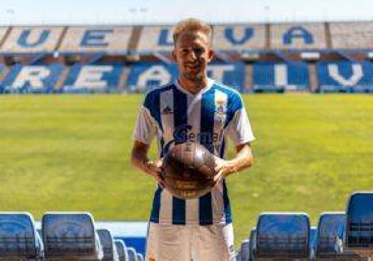 Víctor Morillo en su presentación como futbolista albiazul