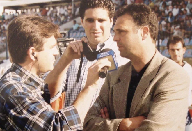 Morán entrevistando a pie de campo a Joaquín Caparrós hace 25 años