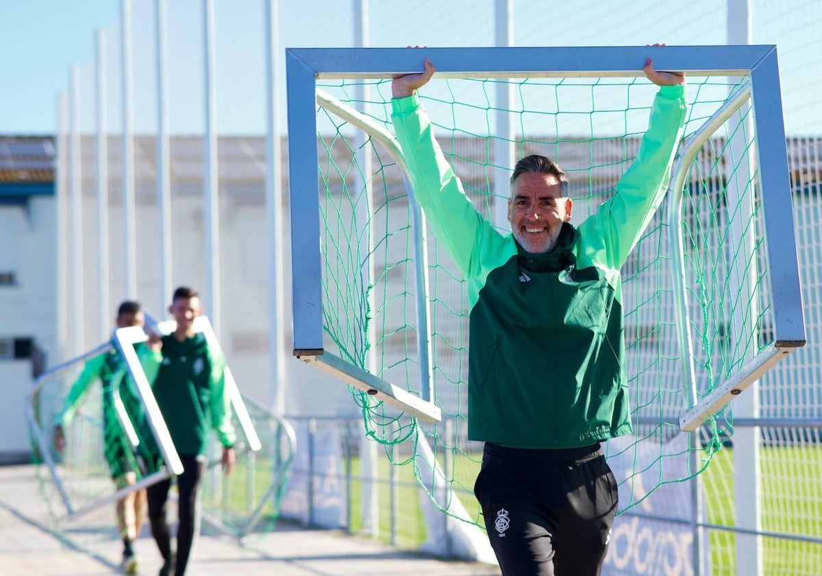 Abel Gómez sonriente en el entrenamiento de esta mañana en la Ciudad Deportiva